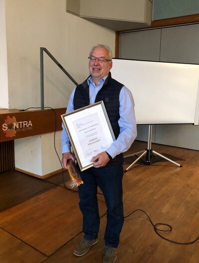 Goldene Ehrennadel an Uwe Bachmann Goldene Ehrennadel